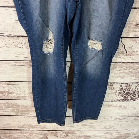 Torrid Crop Classic Skinny Jean In Premium Stretch Light Wash - Picture 7 of 12